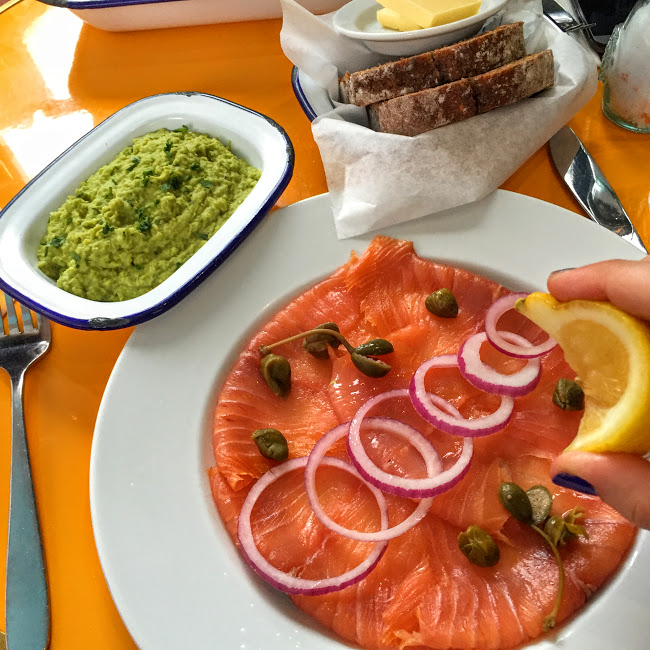 Smoked salmon with mushy peas, Catch 22