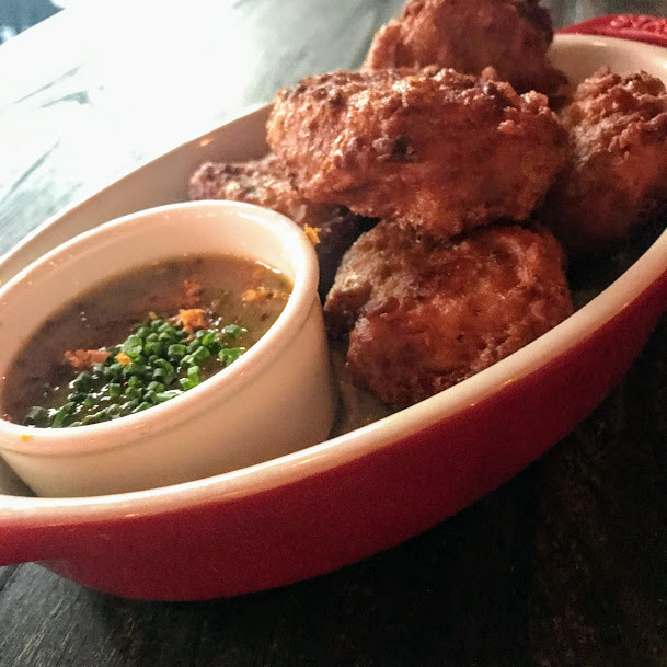 Chicken nuggets with honey-mustard